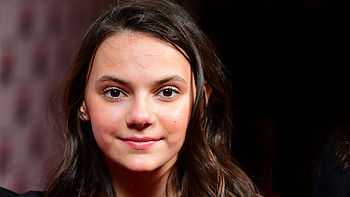All about Dafne He, Early years, Acting career, Rising stardom HD wallpaper