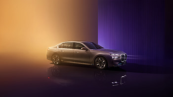 BMW I7 Xdrive60l 2022 2 Cars HD wallpaper