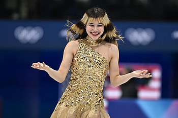 Golden Spin — Olympic Ice Skater, Winter Olympics, Ice Skating, Sports HD wallpaper