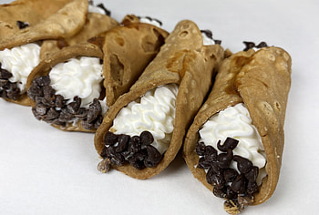 Cannoli Montgomery Bakehouse, Freshly baked, Delicious pastry, Sweet delight HD wallpaper