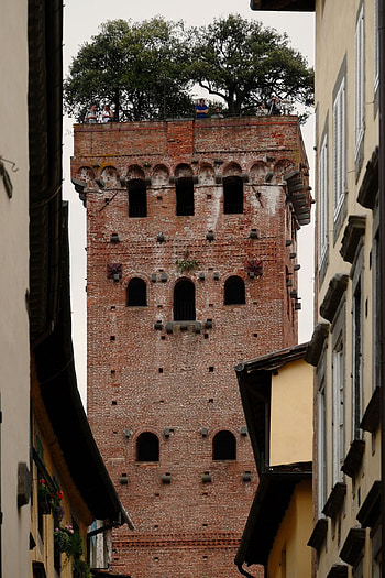 Lucca Italy , Beautiful brickwork, Architectural details, Italian charm HD phone wallpaper