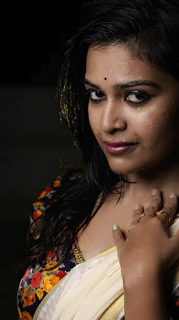Dharshana gupta, sexy look, saree lover HD phone wallpaper