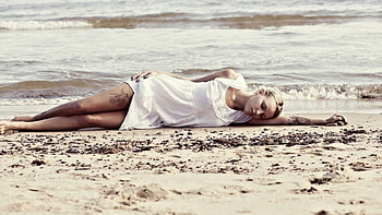 Tattoo, sea, blonde, woman HD wallpaper