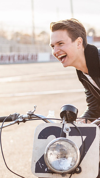 Ansel Elgort, , Celebrities HD phone wallpaper