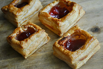 Puff pastry jam bites, Quick and easy recipe, Sweet and tangy flavors, Delightful appetizer HD wallpaper