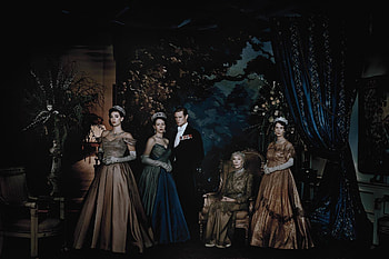 Queen Elizabeth II, Claire Foy, Prince Philip, Matt Smith HD wallpaper
