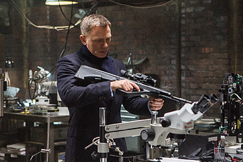 Daniel Craig Spectre, Intense spy drama, Jaw-dropping moments, Suspenseful storyline HD wallpaper
