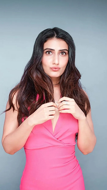 Fatima Sana Sheikh, Heroine HD phone wallpaper