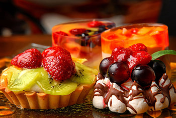 Kiwi and strawberry, Ice cream treat, High-resolution , Full screen HD wallpaper