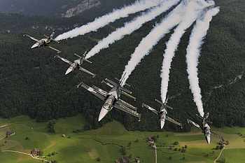Aero L-39 Albatros Squadron in Stunning Military Flight, military HD wallpaper