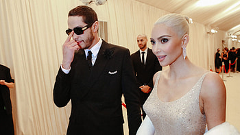 Met Gala 2022, Gilded red carpet, Fashion grapher, Africa Pearl captures HD wallpaper