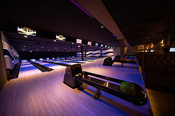 Bowling in Emden, Ostfriesland, Freizeitcenter Emden, Fun for all ages HD wallpaper