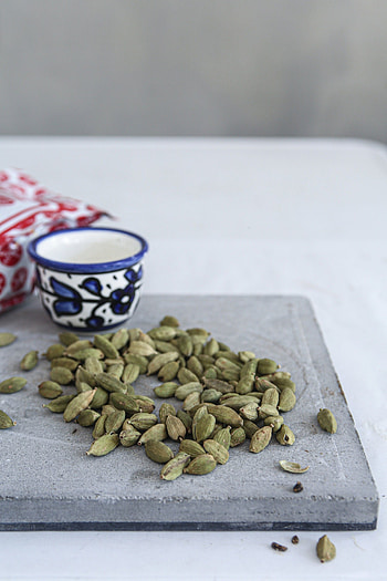 Cardamom ideas, Indian spices, Flavorful recipes, Aromatic seasoning HD phone wallpaper