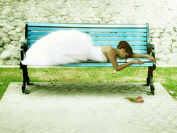 Sleeping Bride, park bench, rock wall, sleeping, tulips, paved area, bride HD wallpaper