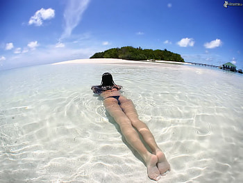 Tropical Paradise, sexy swimmer, hot babe, island babe, beach babe, sexy bikini, tropical island, bikini babe, beach paradise, island paradise HD wallpaper