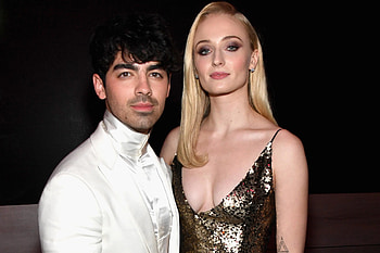 Sophie Turner, Joe Jonas, Welcoming baby girl HD wallpaper