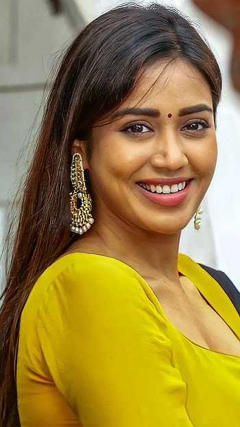 Nivetha pethuraj, tamil actress HD phone wallpaper