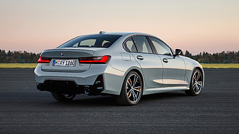 BMW 330i M Sport 2022 2 Cars HD wallpaper