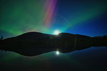 Aurora Night Mountains Reflection, mountains, reflection, aurora, northern-lights, nature HD wallpaper
