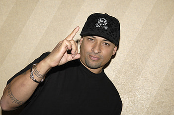 Reggaeton genre, Music origins, Latin beats, Chart-topping hits HD wallpaper