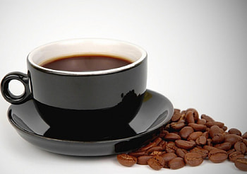 Delicious coffee in a black cup, morning, white brown black wall water coffee, delicious, beans, cup, liquid HD wallpaper