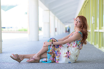 Lovely Girl, model, lovely, sitting, woman HD wallpaper