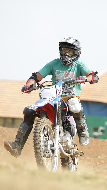 Dulquer salman, biker, malayalam movie, bangalore days HD phone wallpaper