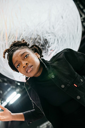 Little Simz, British rapper, Hype men, Simbi HD phone wallpaper