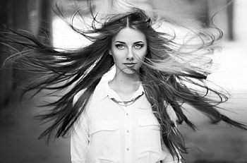 Deep eyes, uncombed hair, gorgeous face, black and white, beauty HD wallpaper