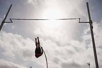 Pole vaulter scrotum accident HD wallpaper