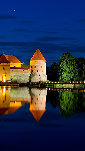 Lithuania travels, Trakai island castle, Lake galv night HD phone wallpaper