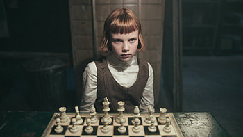 The Queen's Gambit, Premiere episode, Sets the tone, Momus reviews HD wallpaper