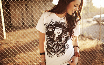 brunette, farm, tshirt, smile, fence HD wallpaper
