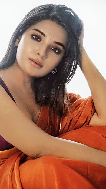 Aatmika, tamil actress, saree beauty HD phone wallpaper