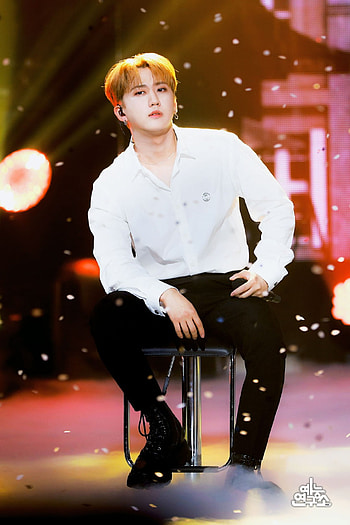 pretty changbin, kpop, stray kids, straykids, seo changbin HD phone wallpaper