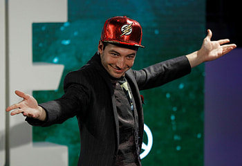 Ezra Miller, Justice League, London call, Actor HD wallpaper
