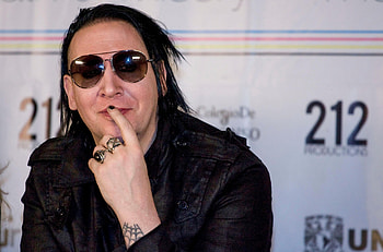 Arrest warrant for Marilyn Manson, Controversial incident, Filmed assault, Legal consequences HD wallpaper