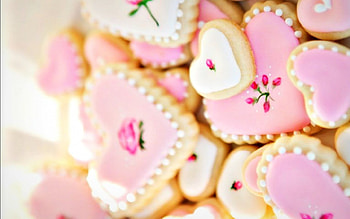 Valentine's Day cookies, cooky, sweet, white, dessert, food, valentine, rose, pink, day, heart HD wallpaper