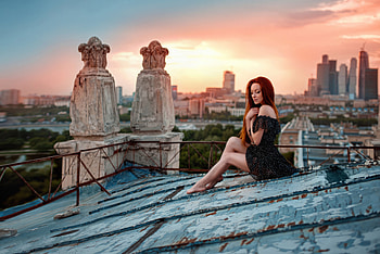 Readhead Girl Sitting Rooftop, redhead, girls, model HD wallpaper