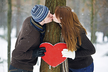 Kiss, winter, graphy, romance, valentine, snowflakes, love, snow, couple, romantic, heart, valentine day HD wallpaper