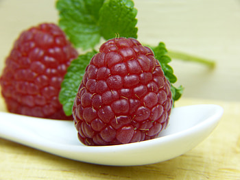 Raspberry, Macro, Close-Up, Berry, Ripe, Juicy HD wallpaper