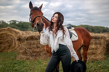 Cowgirl Kira and her Horse, horse, cowgirl, hat, brunette HD wallpaper