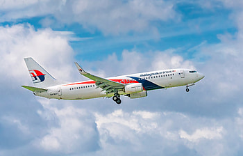 Malaysia Airlines, Flight incident, Safety measures, Travel experiences HD wallpaper