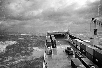 Rough Seas, rockin n rollin HD wallpaper