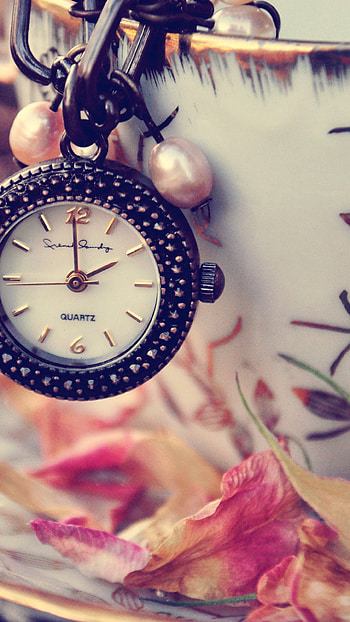 Girly clock , Cute and stylish timepieces, Feminine aesthetics, Whimsical designs HD phone wallpaper