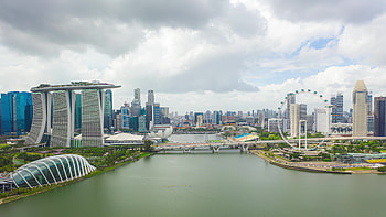 Singapore Skyline, Zooming out video, City skyline view, Dynamic footage HD wallpaper