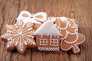 Christmas Cookies, wooden, holidays, graphy, cookie, happy holidays, beauty, xmas, holiday, magic christmas, sweet, merry christmas, magic, sweets, beautiful, wood, pretty, christmas, christmas sweets, lovely, cookies HD wallpaper