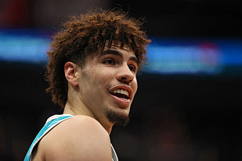 LaMelo Ball, Greeting moment, Funny encounter, Memorable meeting HD wallpaper