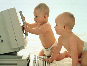early addicts 1024x 768.jpg, puter, addicts, 2young, babys HD wallpaper
