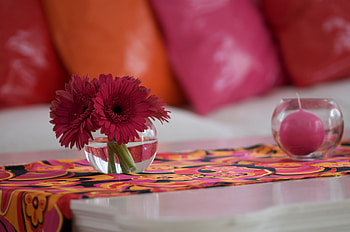 ~ Fuchsia style ~, style, design, entertainment, floral, decor, fuchsia, arrangement, orange, gerberas, fashion, centerpiece, pretty, candle, crystal vase, flowers, lovely HD wallpaper